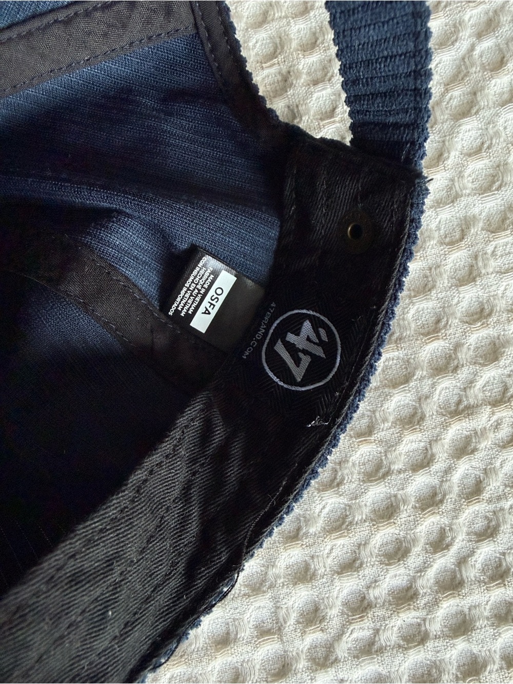 Like new ATL Braves Navy Corduroy Baseball Cap with White 'A' Emblem - Picture 5 of 6